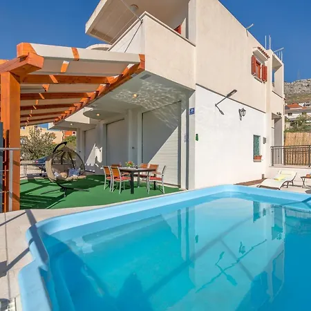 Holiday House Sara Nyaraló *